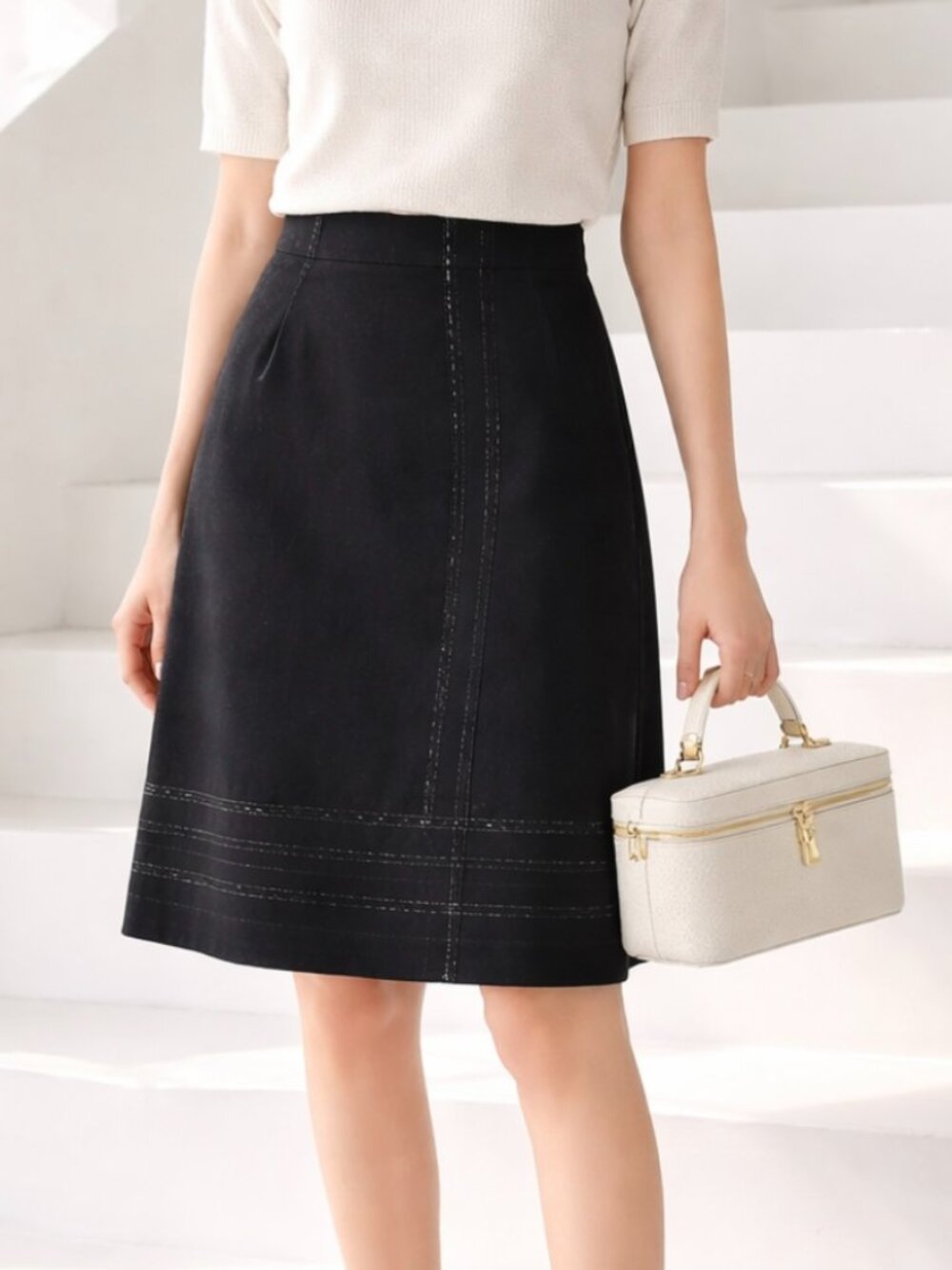 Akris Punto front pattern black textured wool midi skirt Sz 4